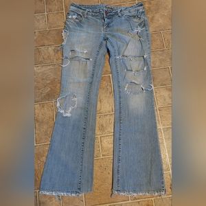 VERY SEXY DESTROYED SIZE 7 AMERICAN EAGLE ARTIST JEANS
